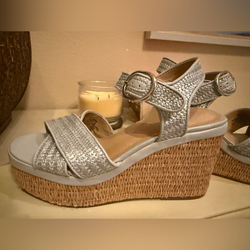 Crown Vintage Metallic Silver Wedges - Picture 2 of 4